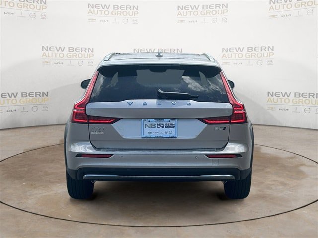 New 2026 Volvo V60 B5 Cross Country Plus w/ Protection Package Premier AWD/4WD image 4