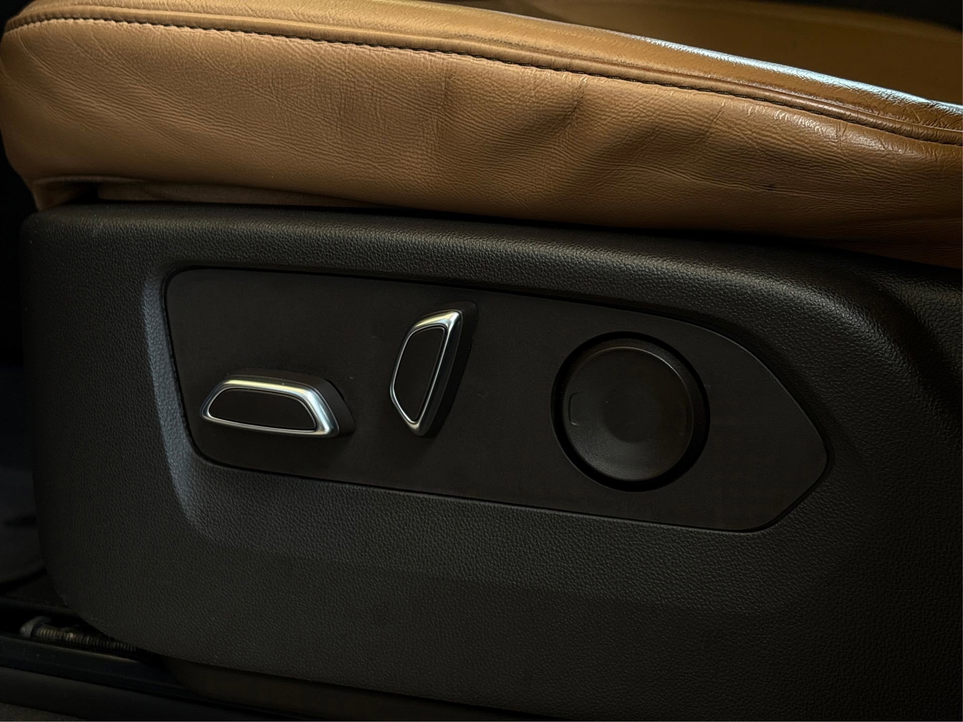 Used 2022 Cadillac Escalade ESV Premium Luxury image 31