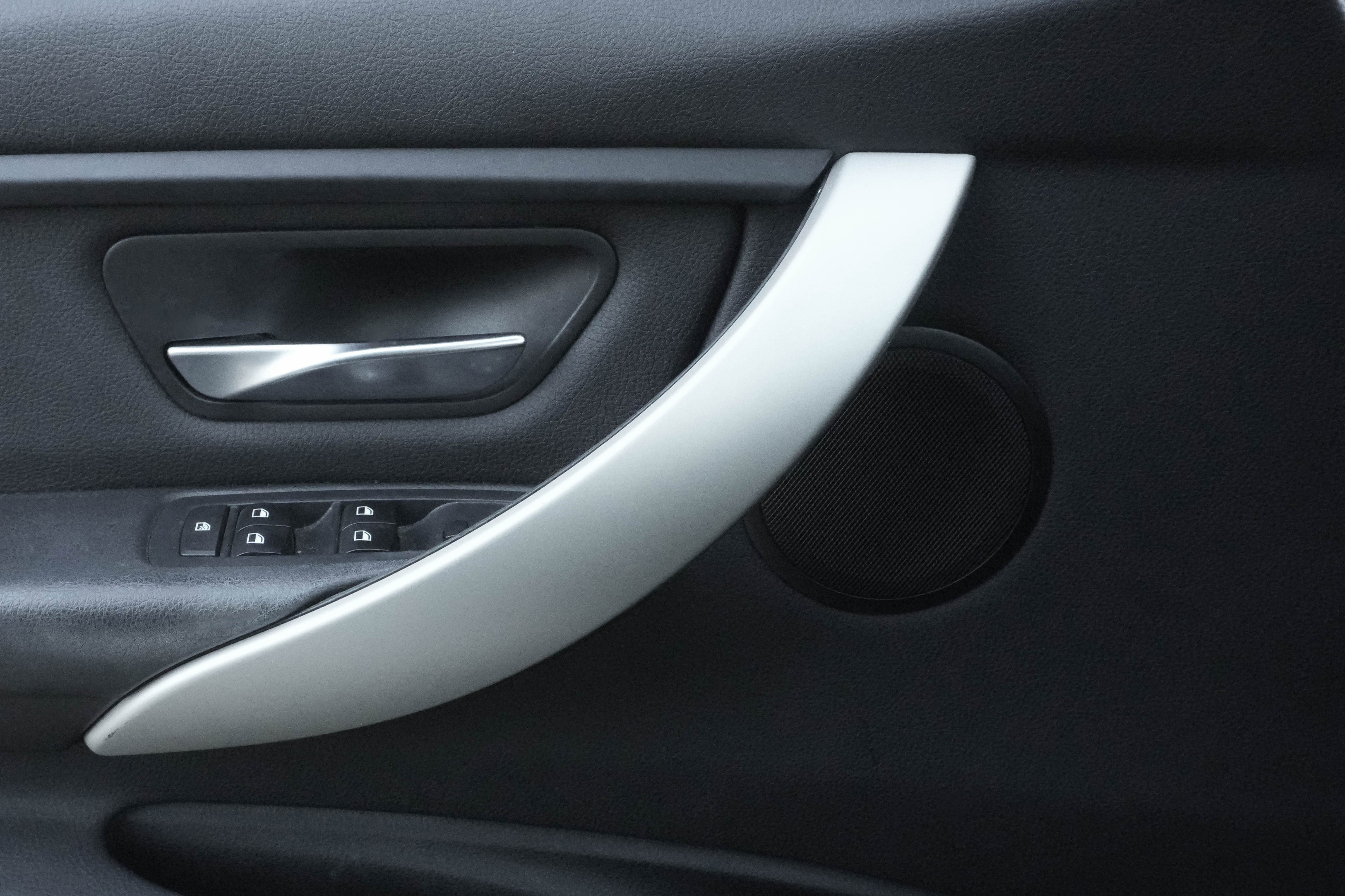 Used 2014 BMW 320i Sedan image 16