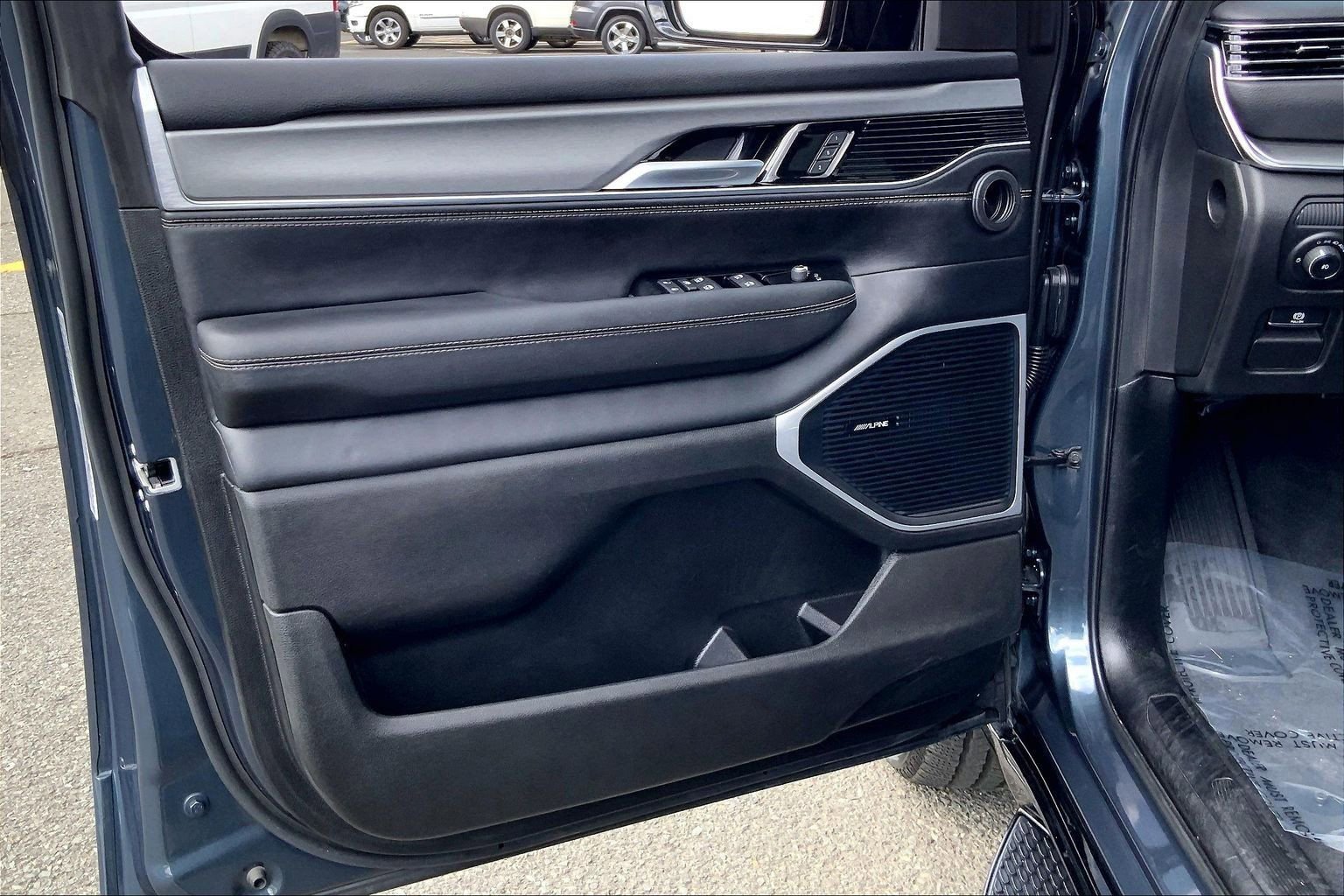 Certified 2024 Jeep Wagoneer Series II AWD/4WD image 21