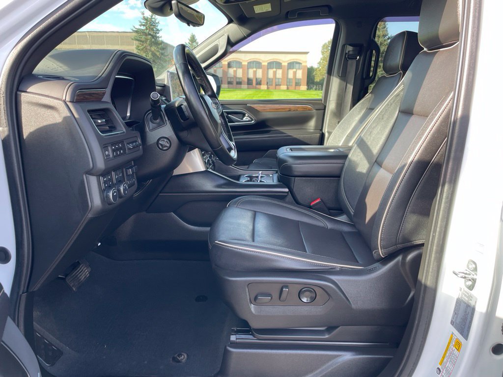 Used 2023 Chevrolet Suburban Premier w/ Premium Package AWD/4WD image 9