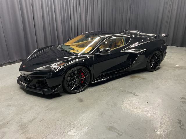 Used 2023 Chevrolet Corvette Z06 w/ Z07 Performance Package image 2