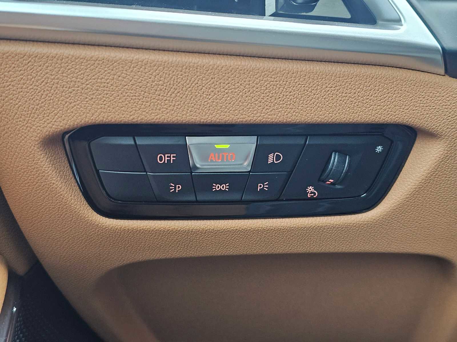 Used 2025 BMW 330i xDrive Sedan w/ Premium Package image 27