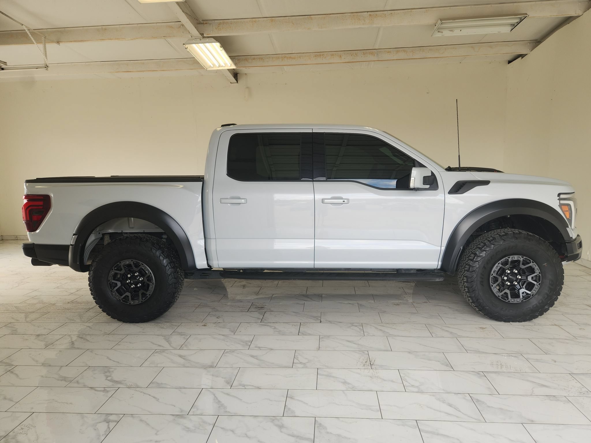 Used 2025 Ford F150 Raptor w/ Equipment Group 803A Raptor R AWD/4WD image 4