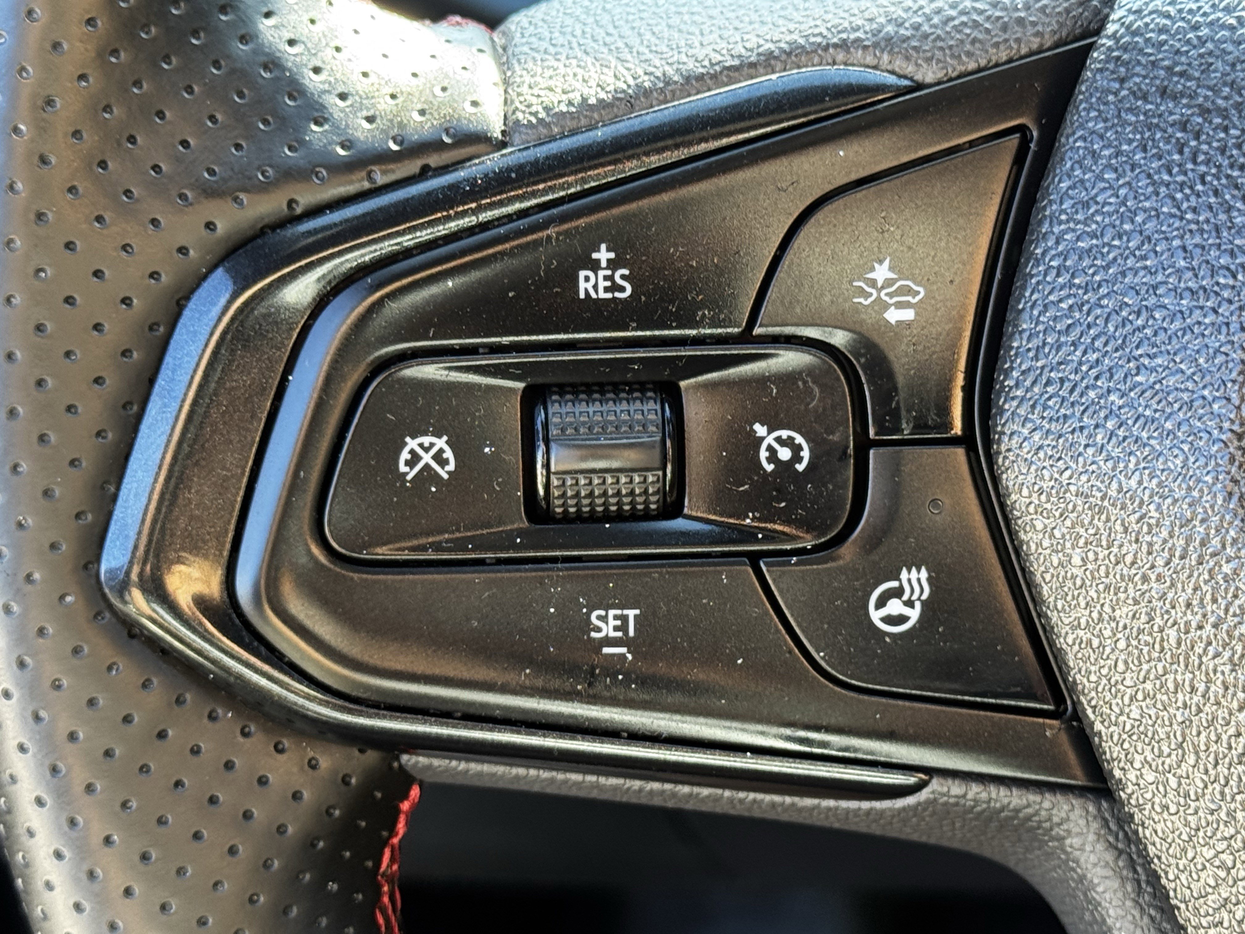 Used 2025 Chevrolet Trax RS w/ Driver Confidence Package image 25