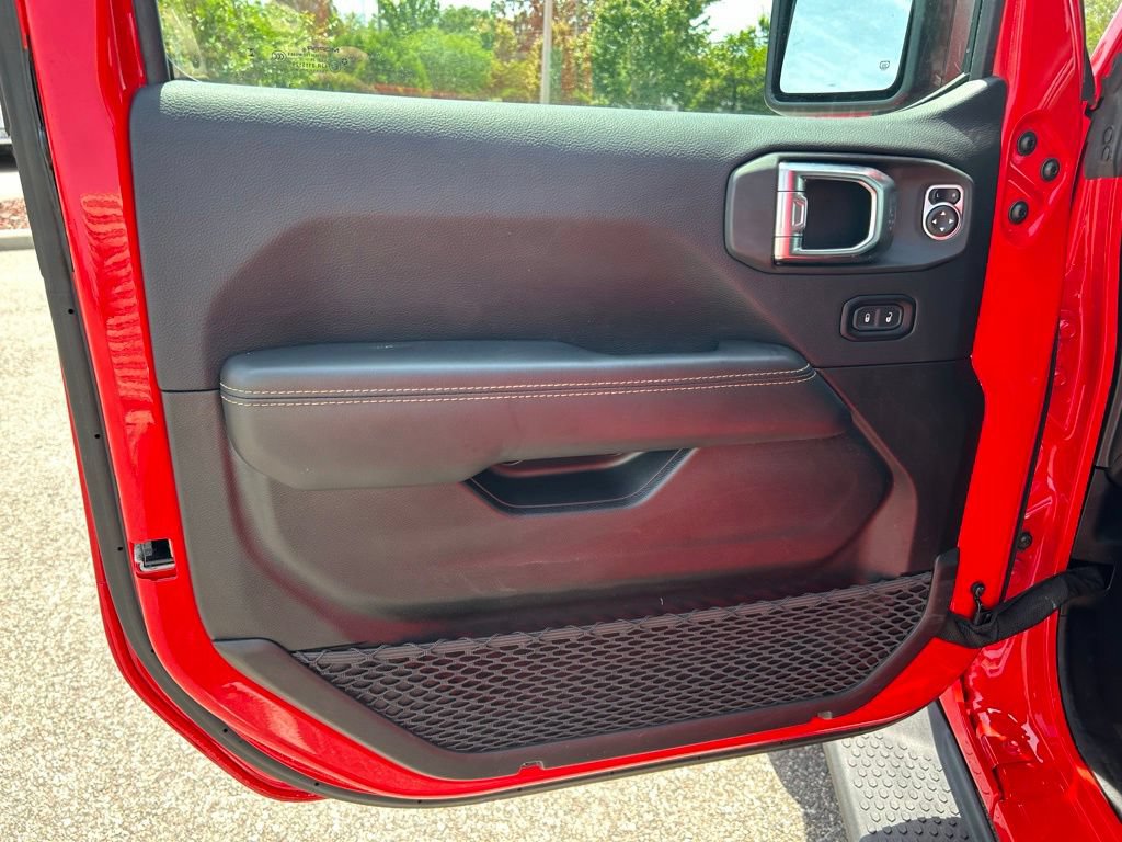 Used 2025 Jeep Wrangler Unlimited Sahara AWD/4WD image 17