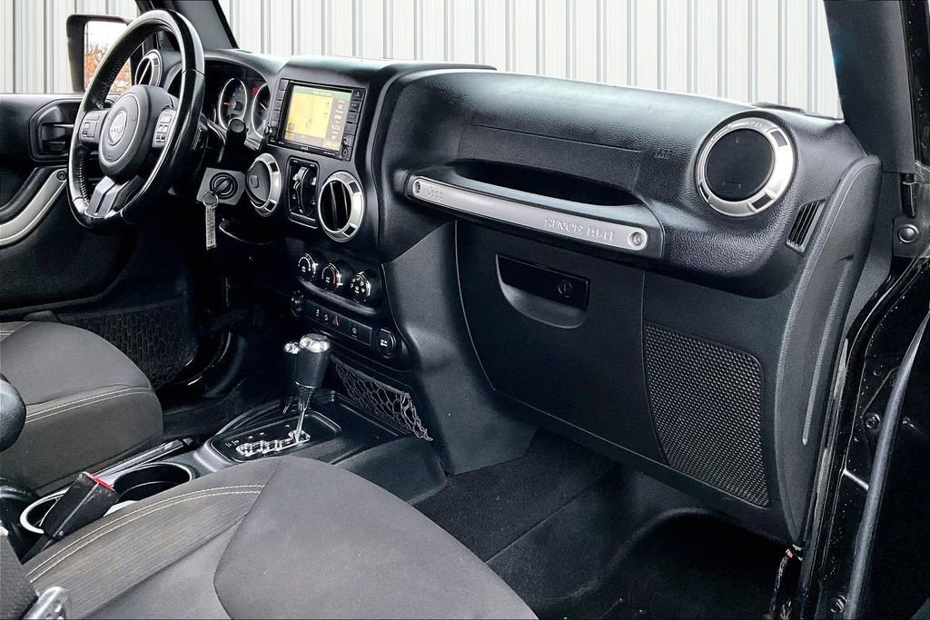 Used 2017 Jeep Wrangler Unlimited Sahara AWD/4WD image 24