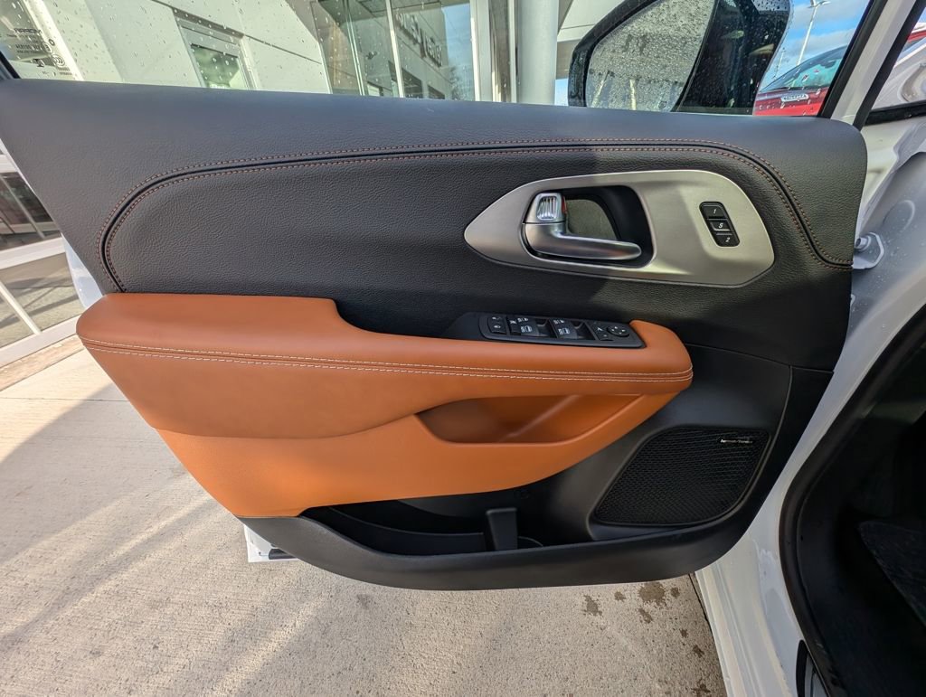 New 2026 Chrysler Pacifica Pinnacle w/ Trailer Tow Group image 16