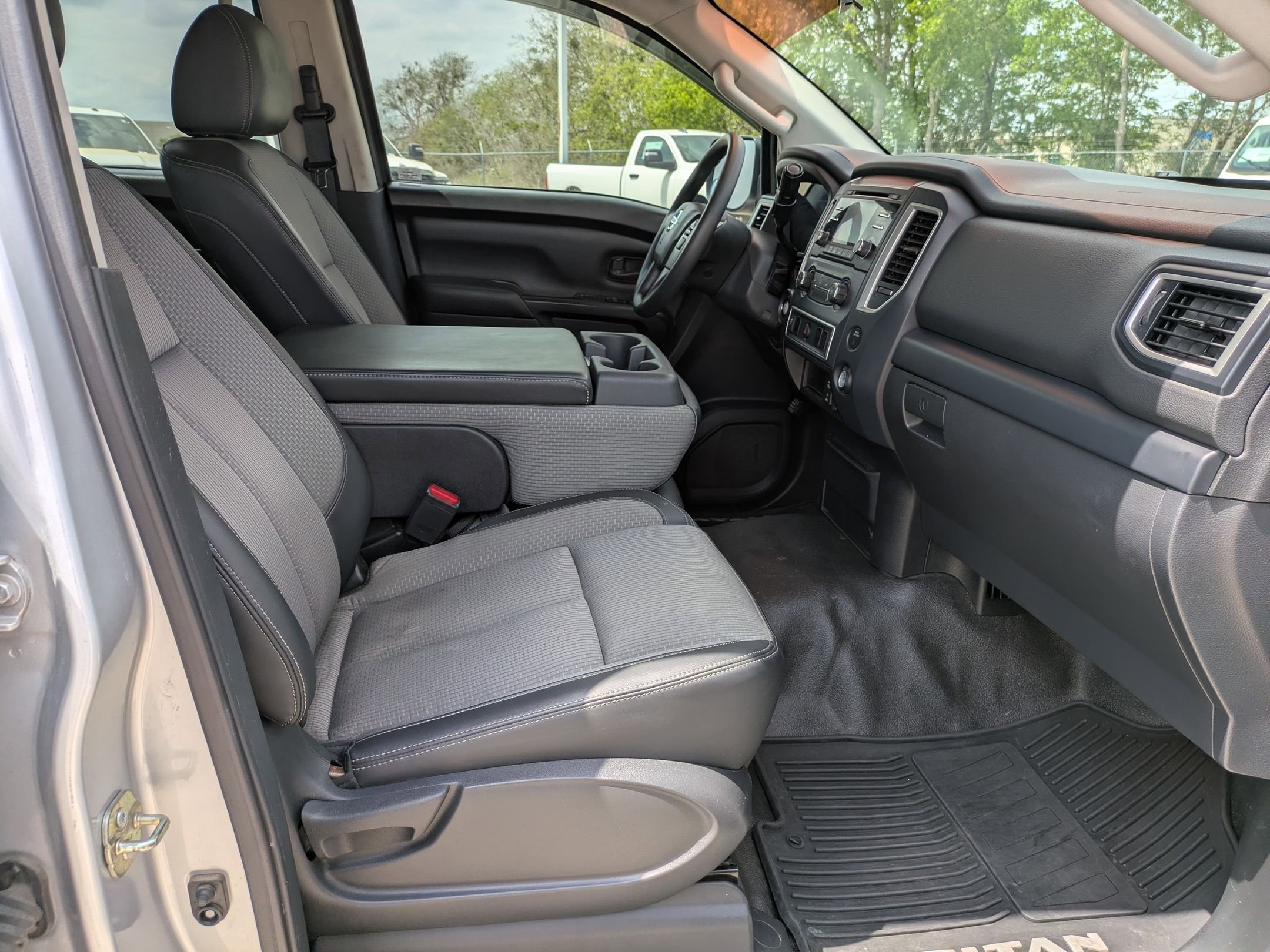 Used 2017 Nissan Titan S image 26