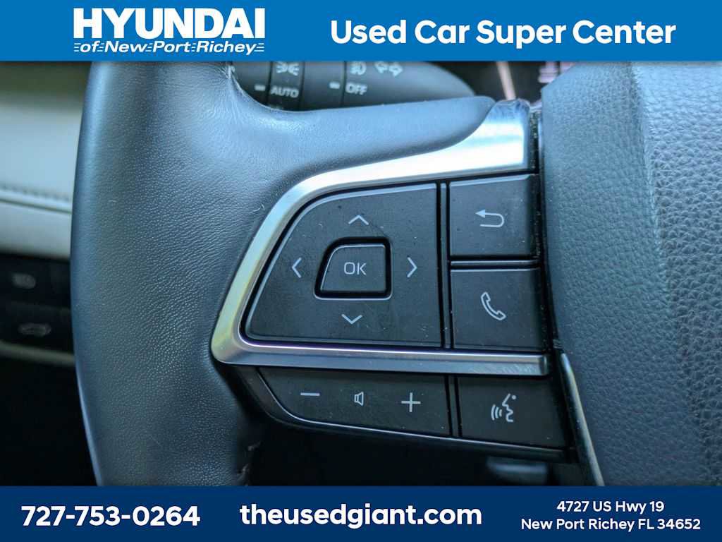 Used 2020 Toyota Highlander XLE FWD image 38
