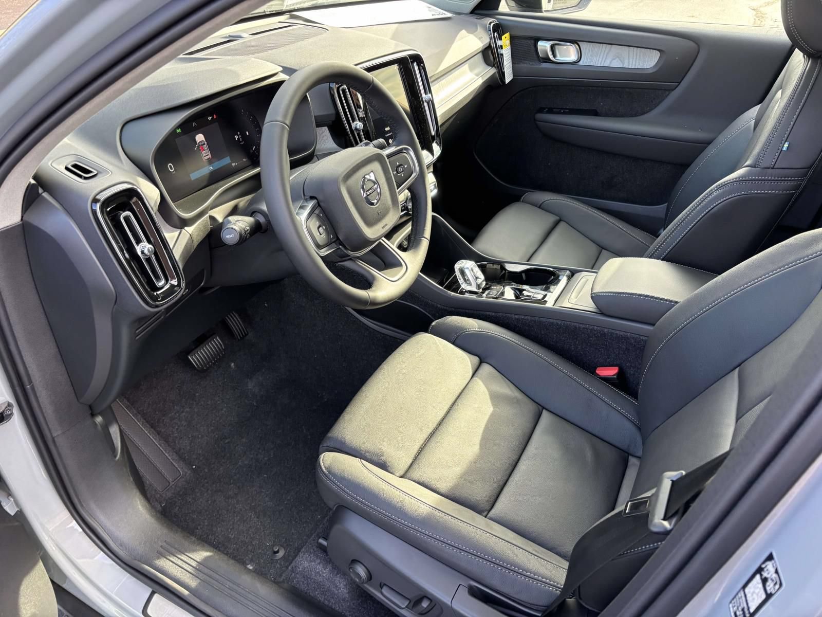 New 2026 Volvo XC40 B5 Plus w/ Protection Package Premier AWD/4WD image 24