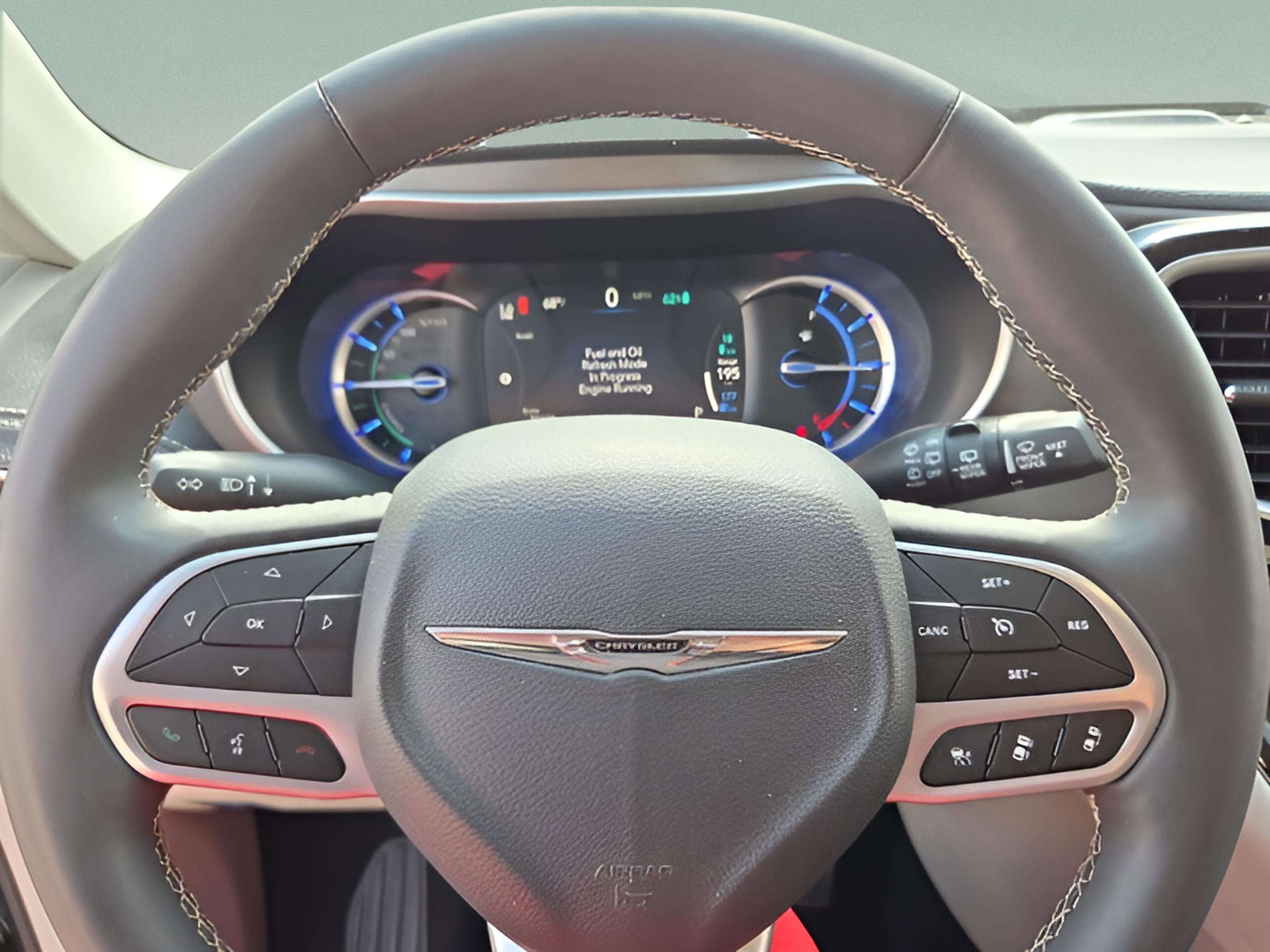 Used 2023 Chrysler Pacifica Touring-L image 21