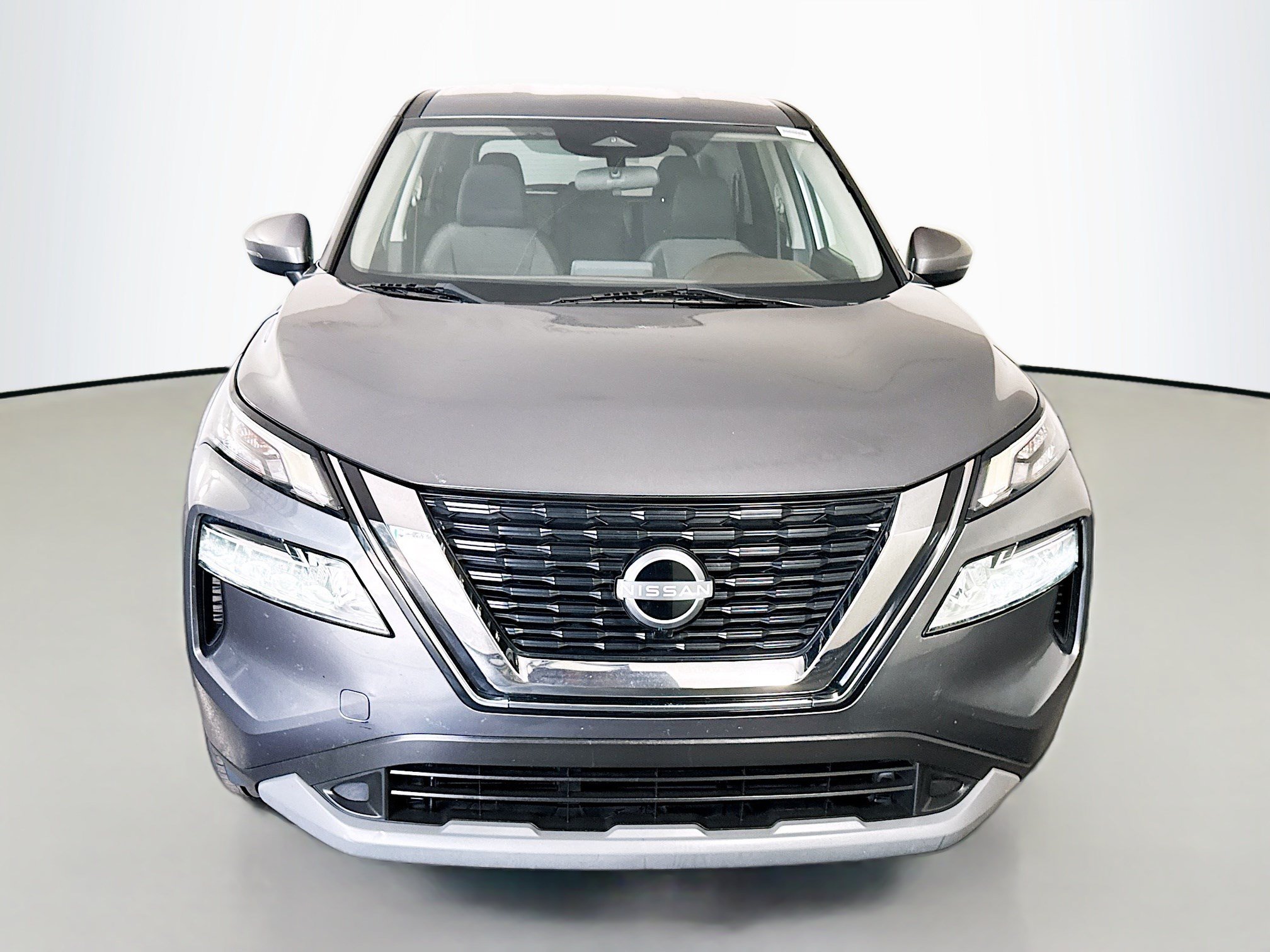 Used 2022 Nissan Rogue SV FWD image 2
