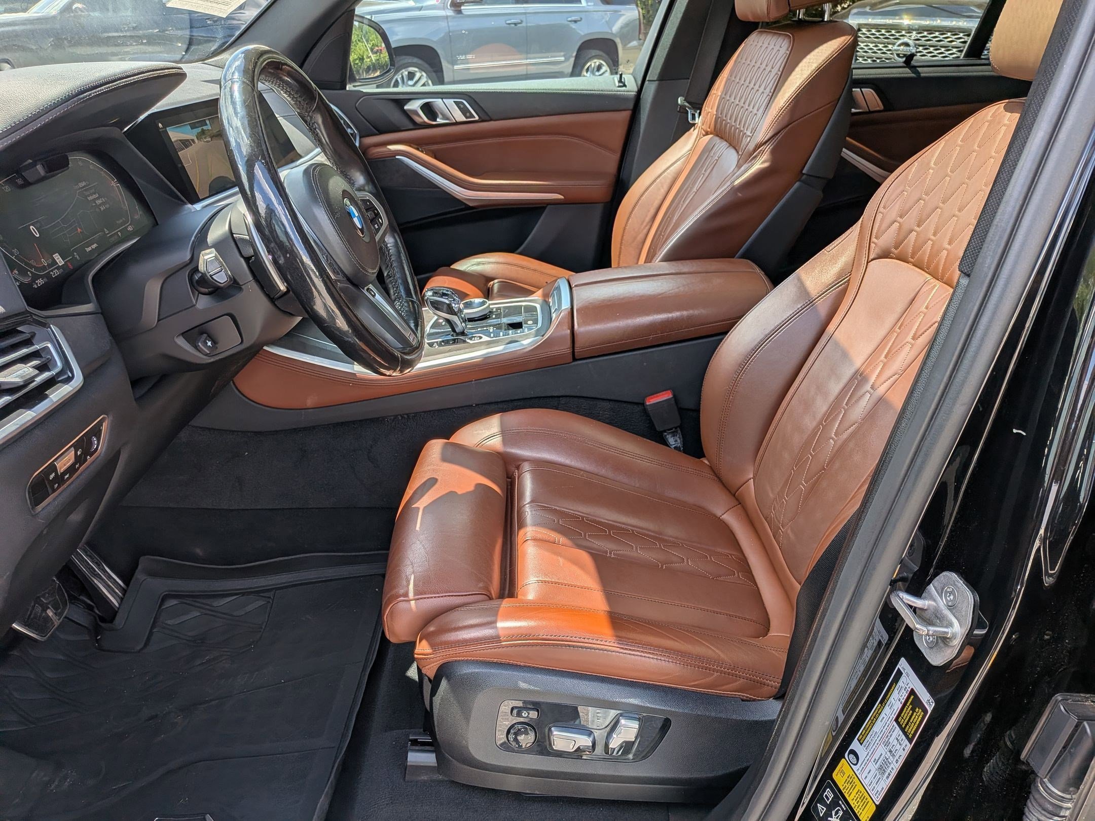 Used 2022 BMW X5 xDrive40i w/ M Sport Package AWD/4WD image 15