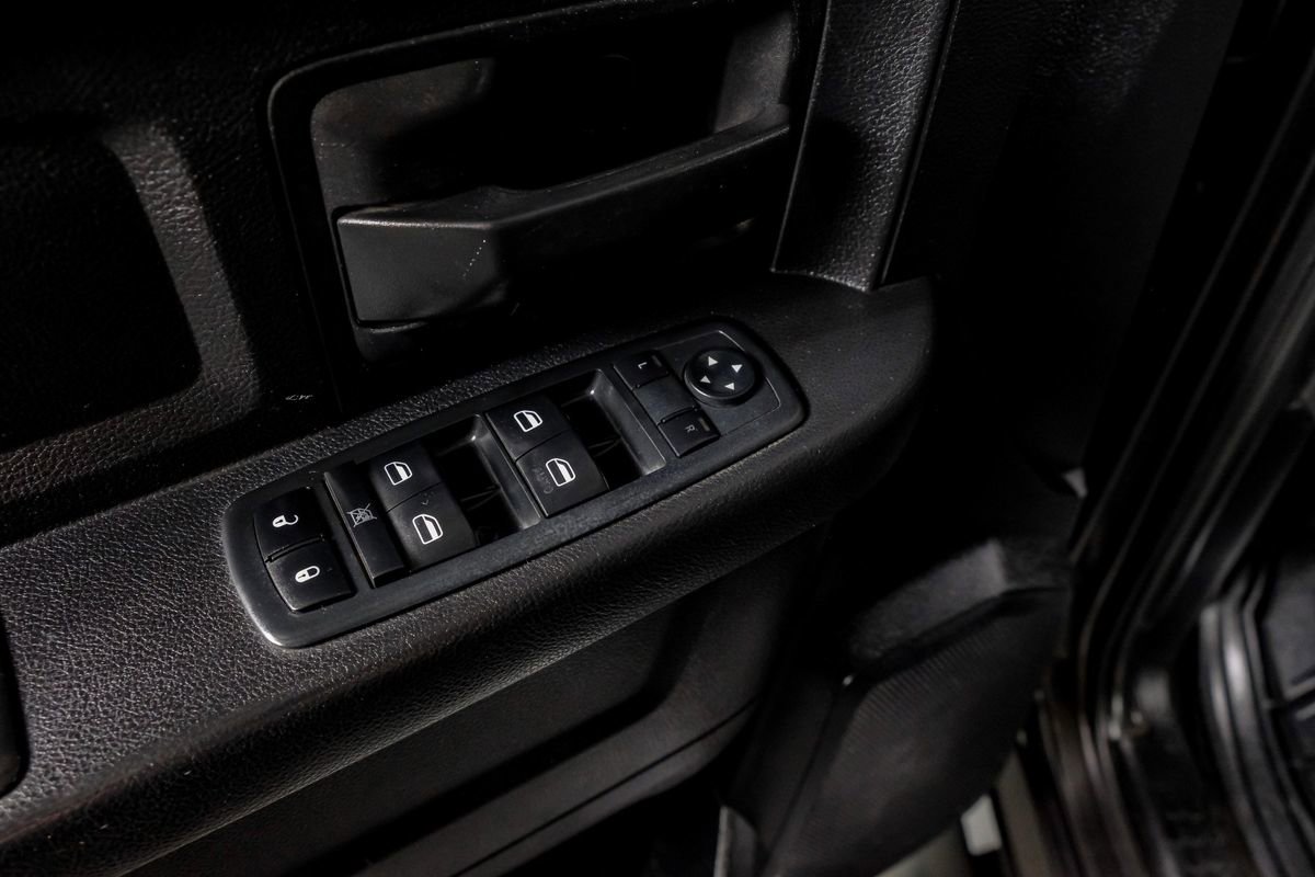 Used 2015 RAM 3500 Tradesman w/ Chrome Appearance Group image 32