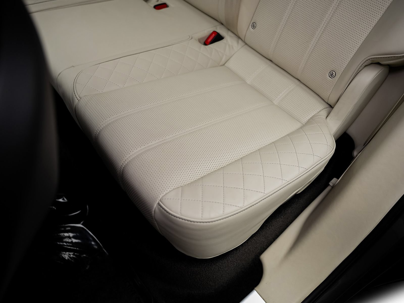 Used 2018 Bentley Bentayga AWD/4WD image 37