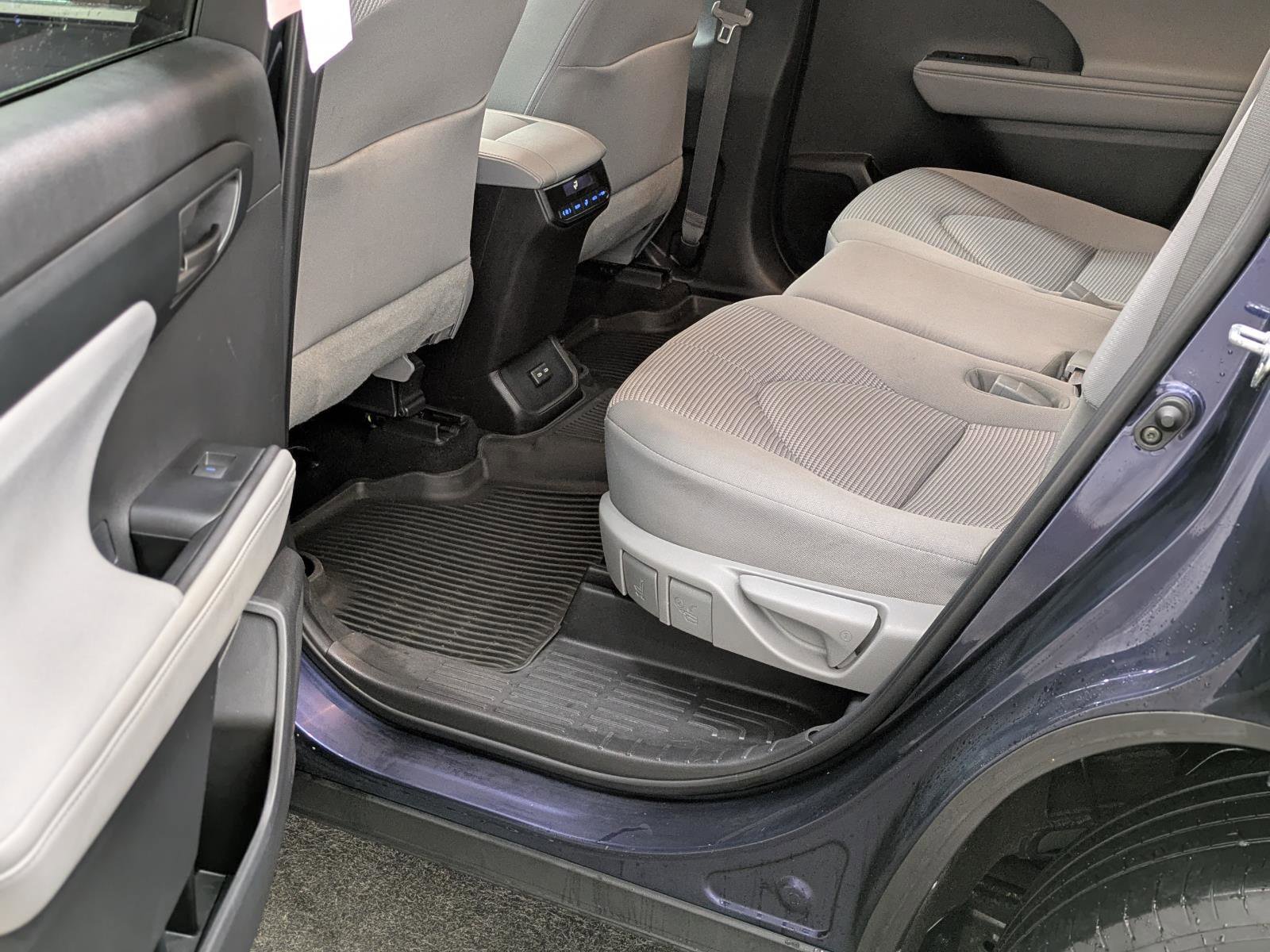 Used 2022 Toyota Highlander LE image 24