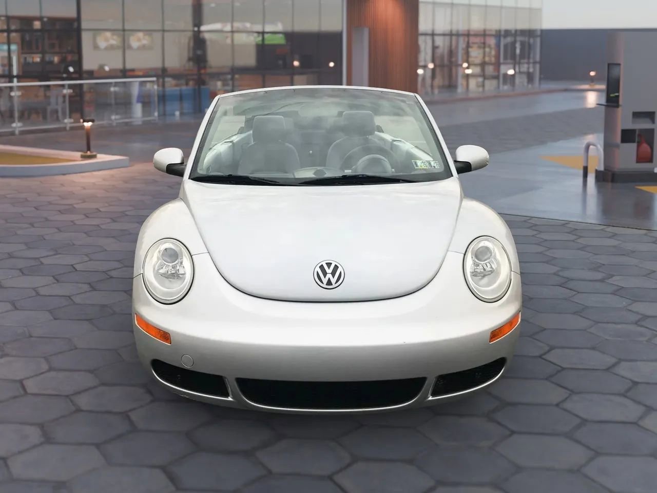 Used 2006 Volkswagen Beetle Convertible w/ Package 1 image 9