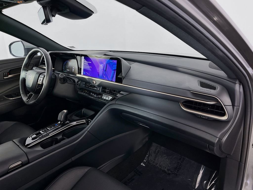 Used 2025 Toyota Crown XLE AWD/4WD image 32