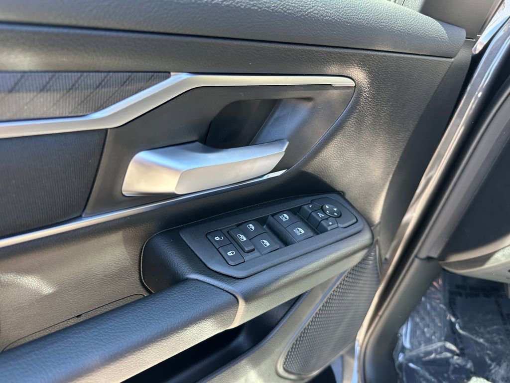 New 2026 RAM 1500 4x4 Crew Cab image 21