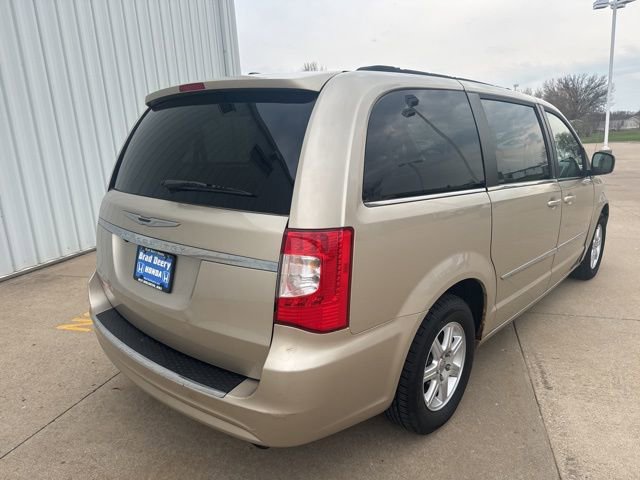 Used 2013 Chrysler Town & Country Touring FWD image 7