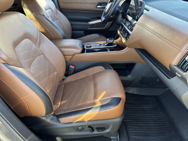 Used 2023 Nissan Pathfinder Platinum AWD/4WD image 31