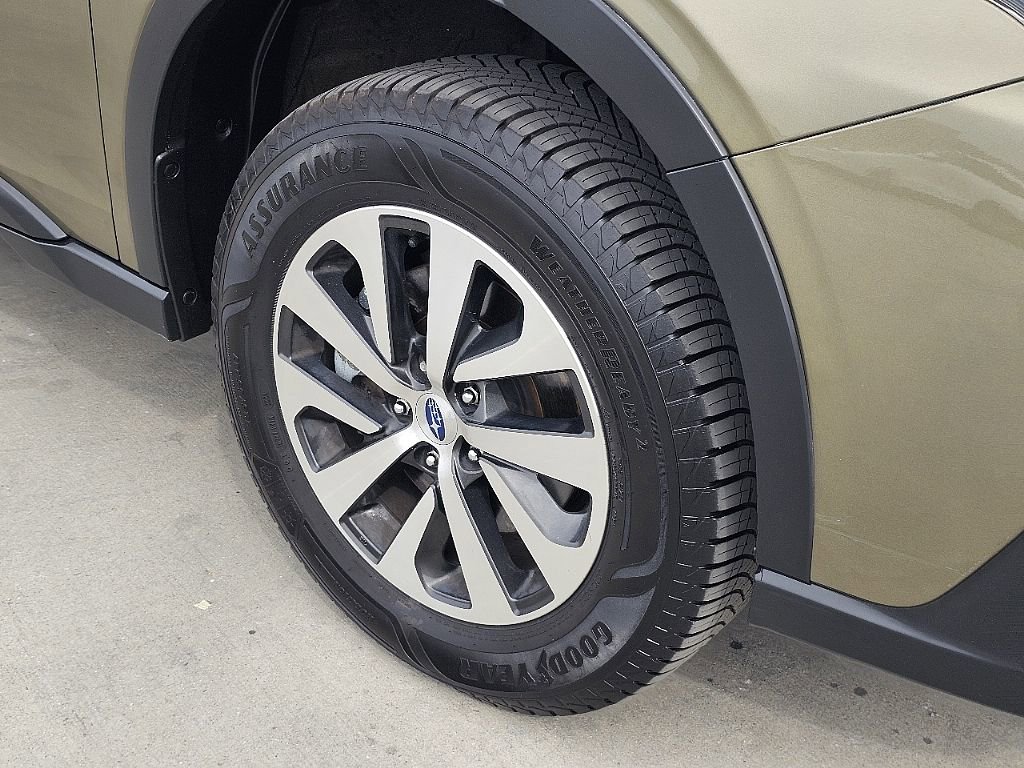 Used 2022 Subaru Outback Premium image 9