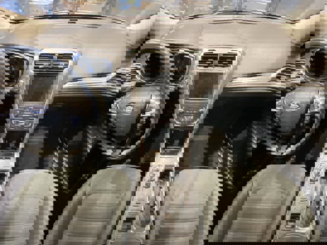 Used 2020 Ford Fusion SE image 23