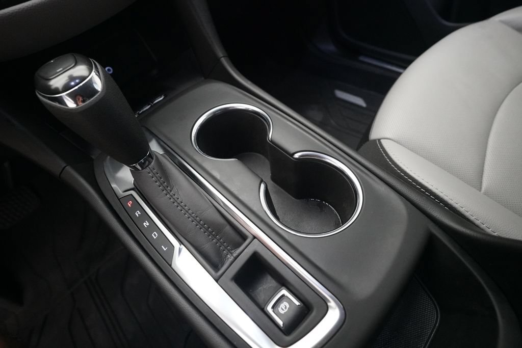 Used 2020 Chevrolet Equinox Premier w/ LPO, Floor Liner Package FWD image 17
