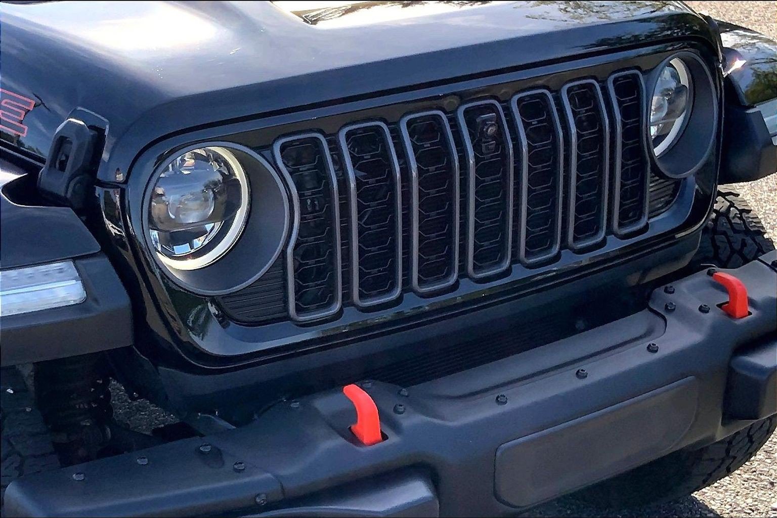 Certified 2024 Jeep Gladiator Mojave AWD/4WD image 29