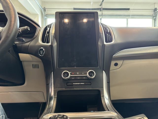 Used 2023 Ford Edge Titanium image 9