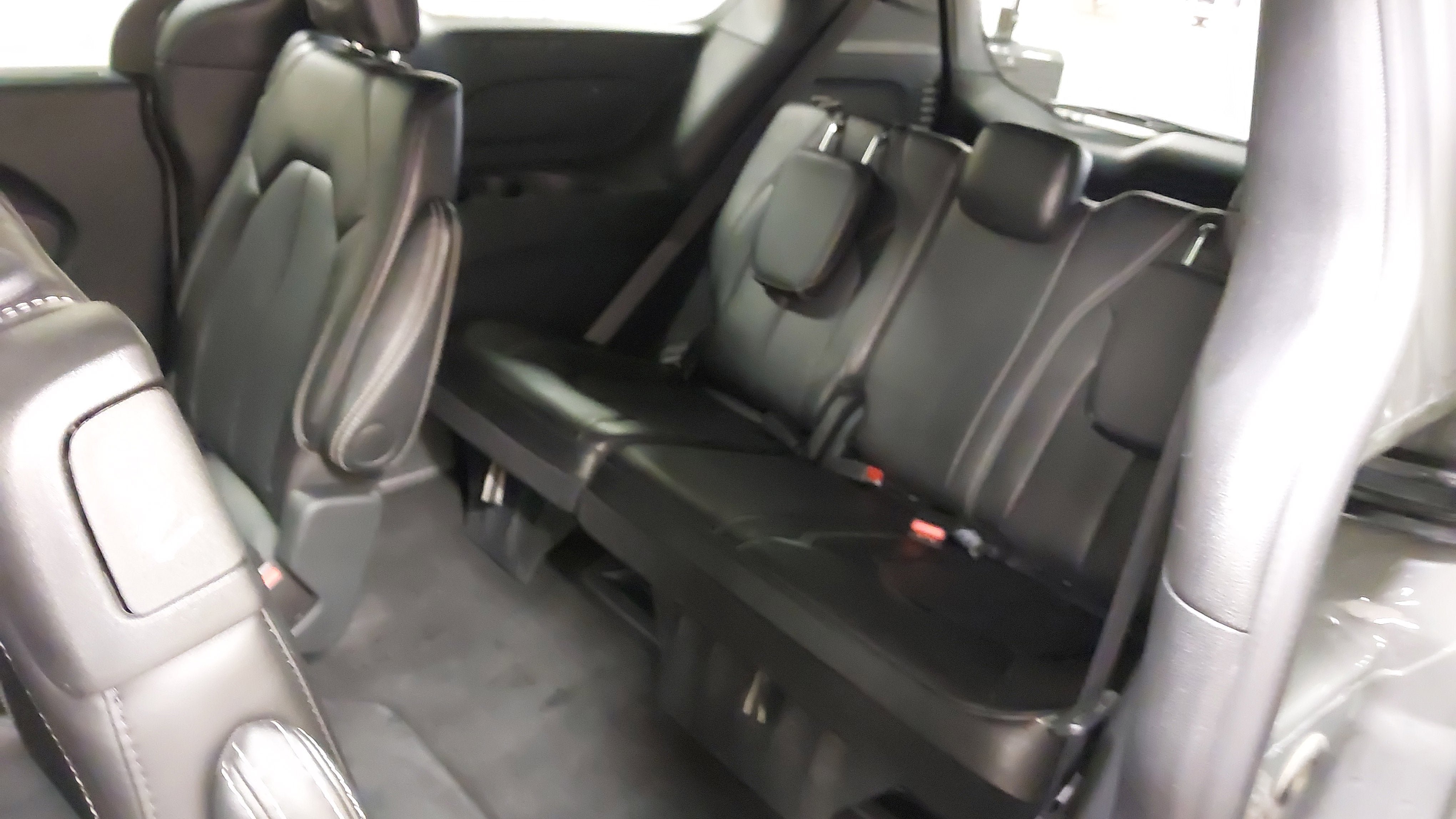 Used 2025 Chrysler Pacifica Select FWD image 39