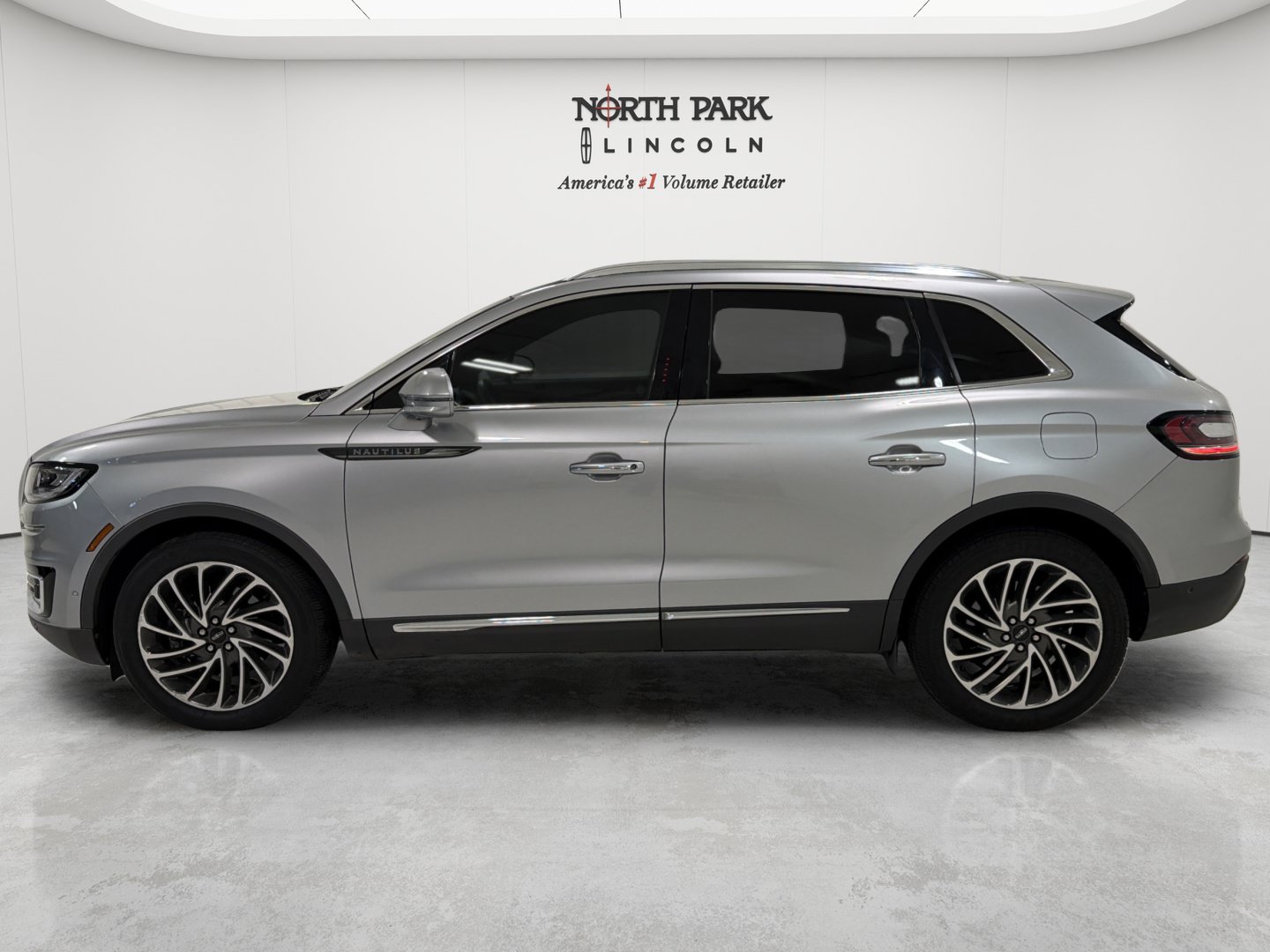Used 2020 Lincoln Nautilus Reserve AWD/4WD image 2