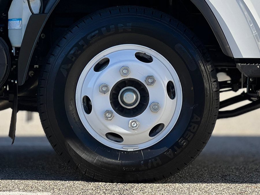 Used 2024 Isuzu NPR image 31