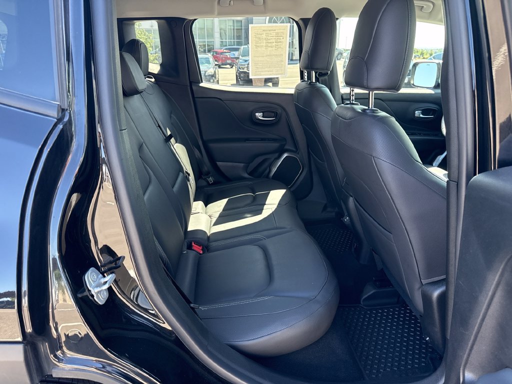 Used 2018 Jeep Renegade Limited w/ UConnect 8.4 Nav Group AWD/4WD image 27