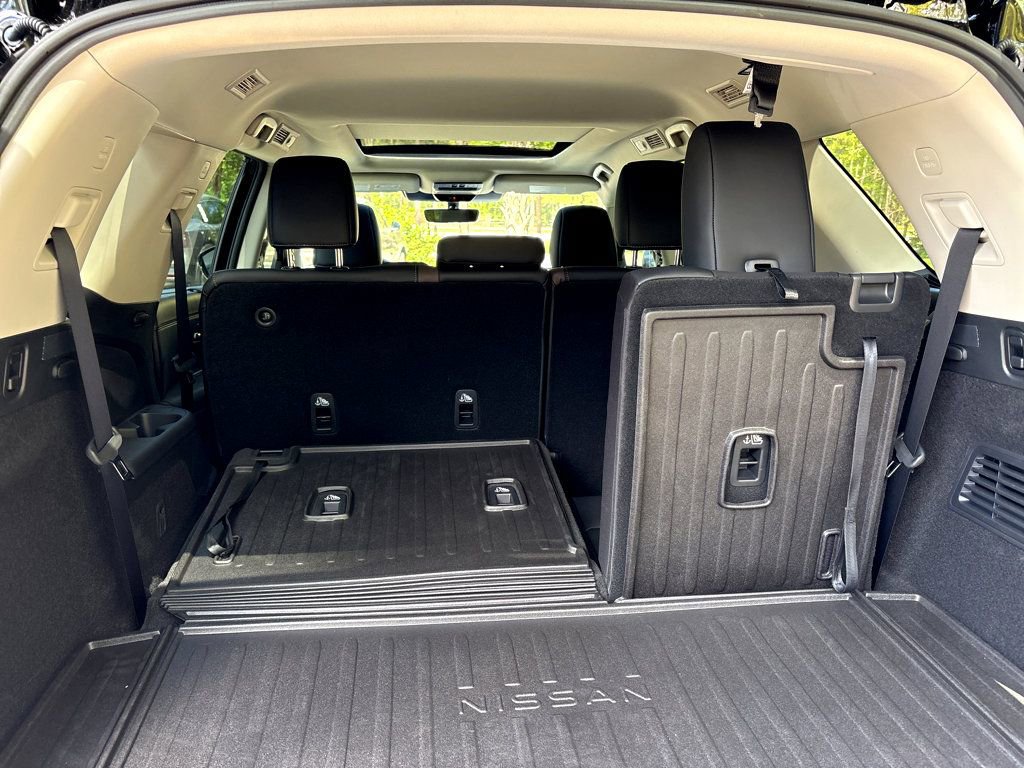 New 2026 Nissan Pathfinder Platinum FWD image 30