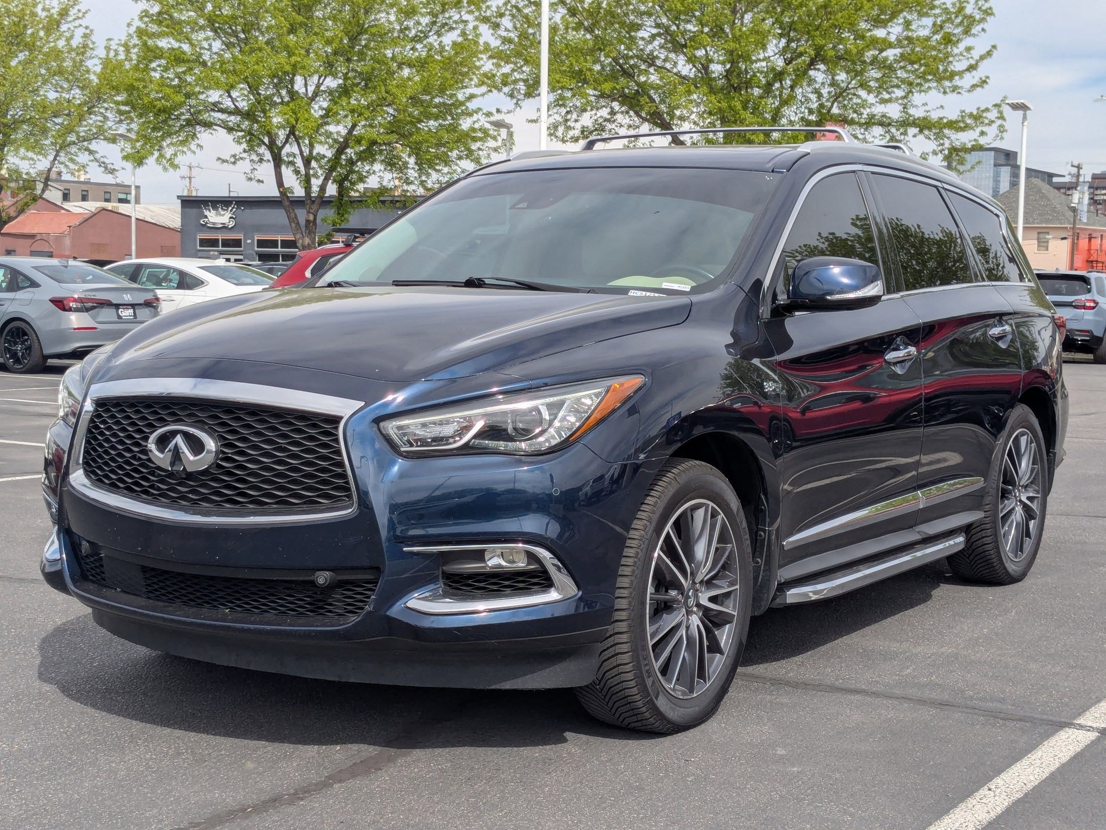 Used 2017 INFINITI QX60 Luxe w/ Deluxe Technology Package image 10