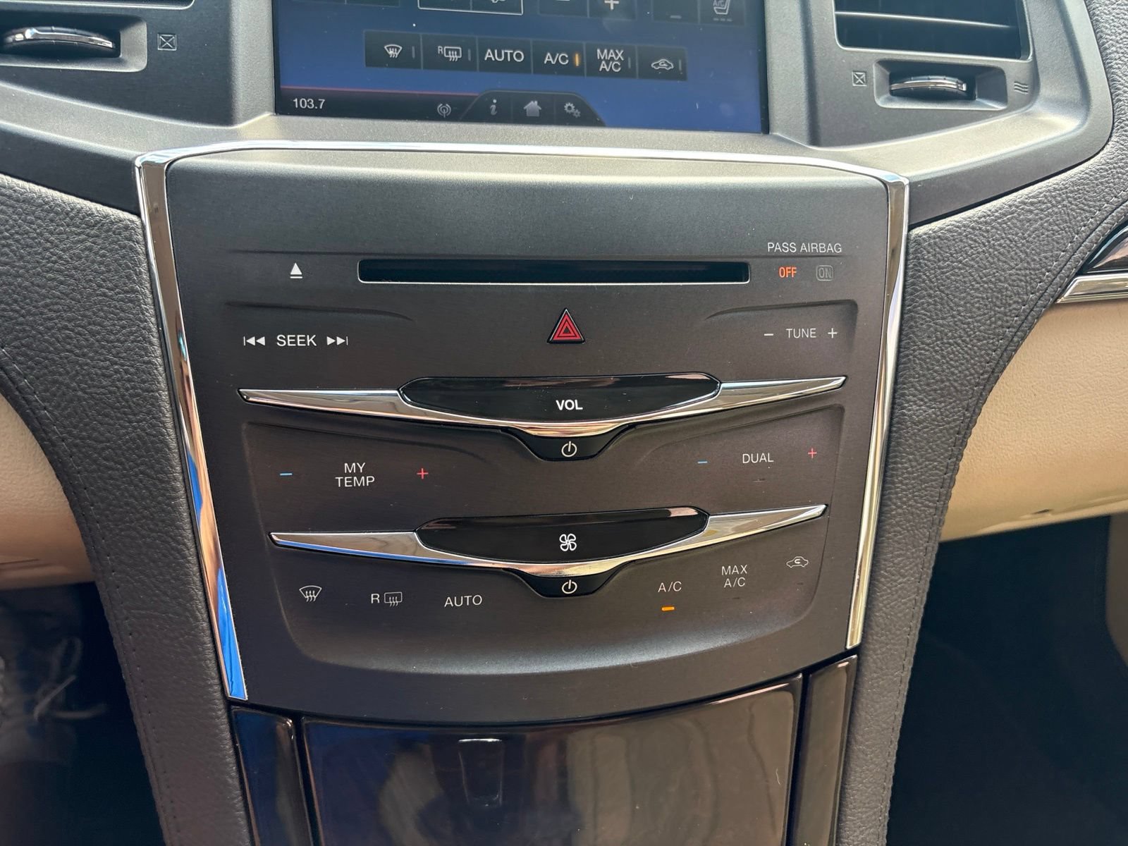 Used 2015 Lincoln MKS w/ Equipment Group 101A FWD image 29