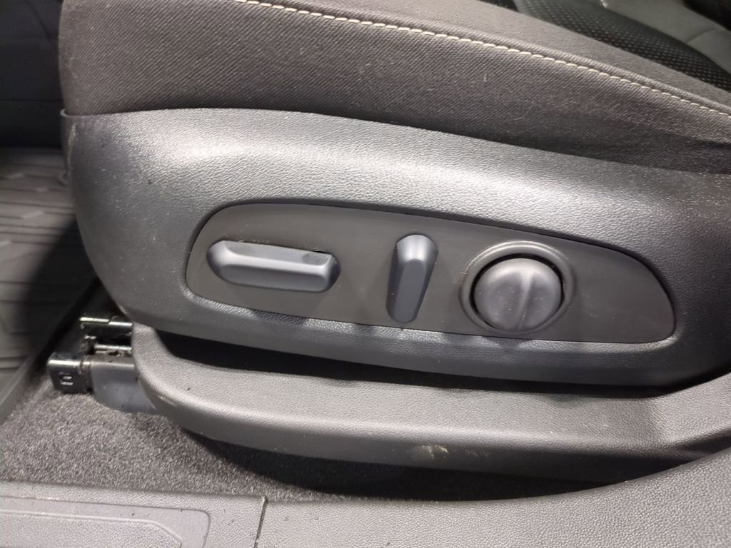 Used 2023 GMC Acadia SLE w/ Driver Convenience Package image 21