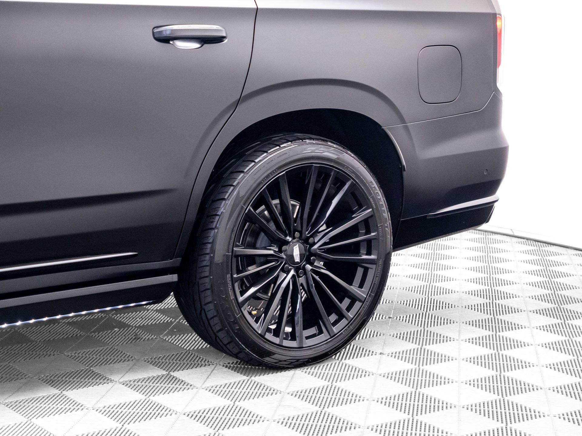 Certified 2023 Cadillac Escalade Sport Platinum w/ LPO, ONYX Package AWD/4WD image 40