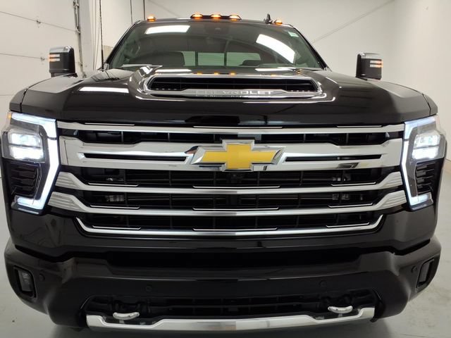 Used 2026 Chevrolet Silverado 2500 High Country w/ High Country Premium Package AWD/4WD image 8