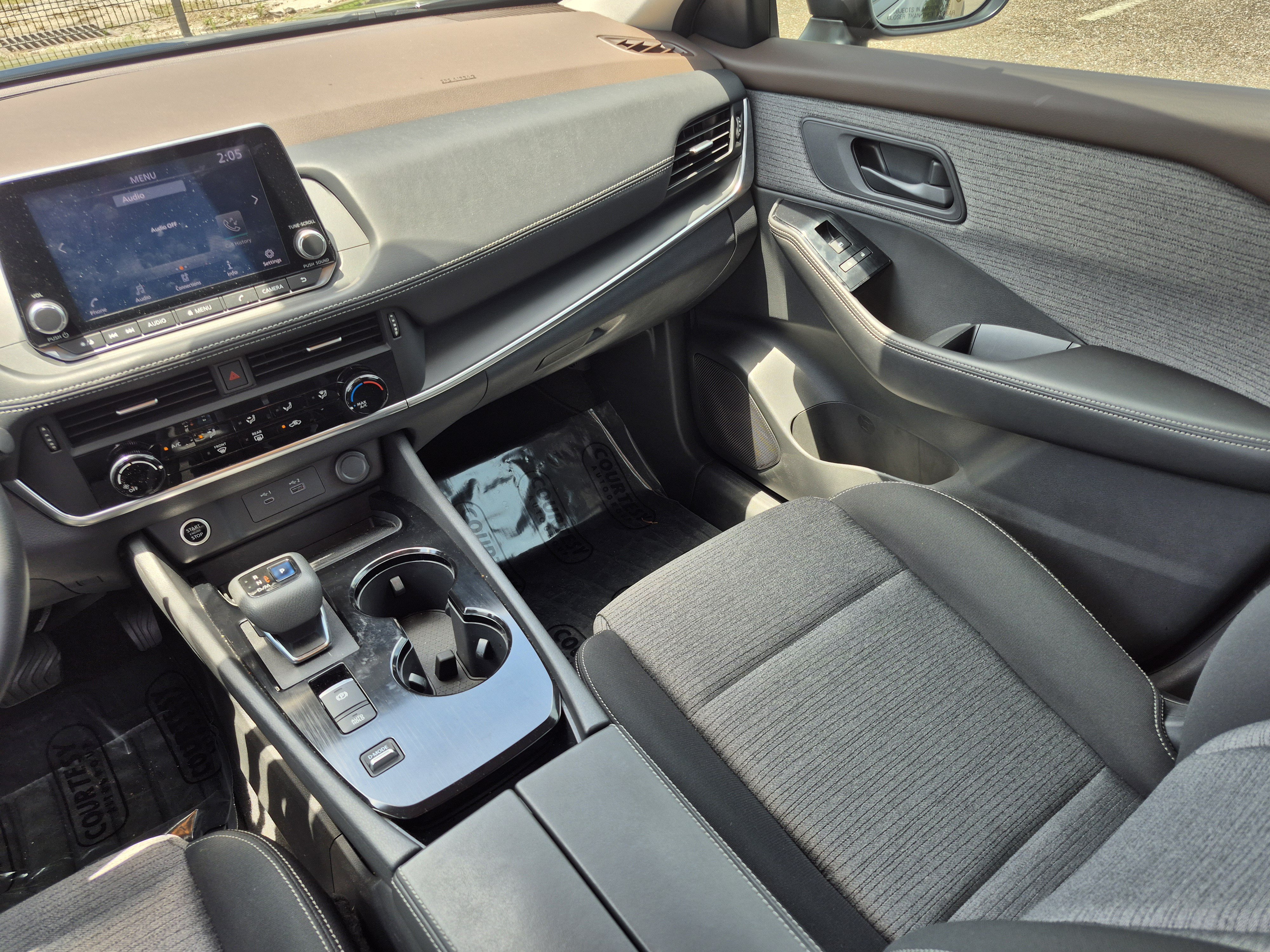 Used 2022 Nissan Rogue S FWD image 17