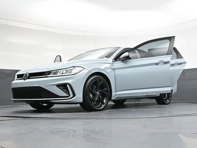 Used 2025 Volkswagen Jetta SE image 41