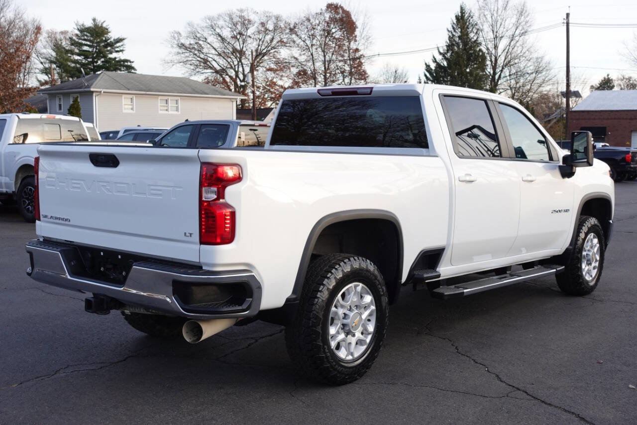 Used 2023 Chevrolet Silverado 2500 LT w/ Convenience Package image 3