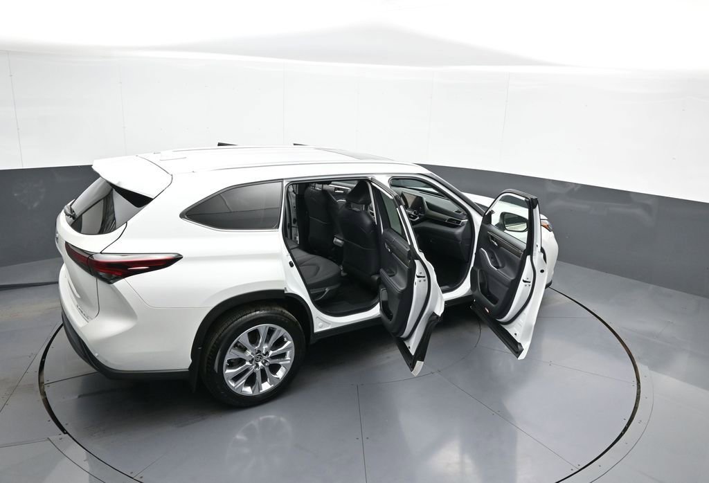 Used 2024 Toyota Highlander Limited AWD/4WD image 47