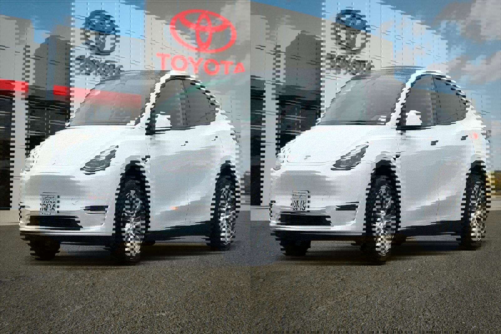 Used 2023 Tesla Model Y Long Range image 7