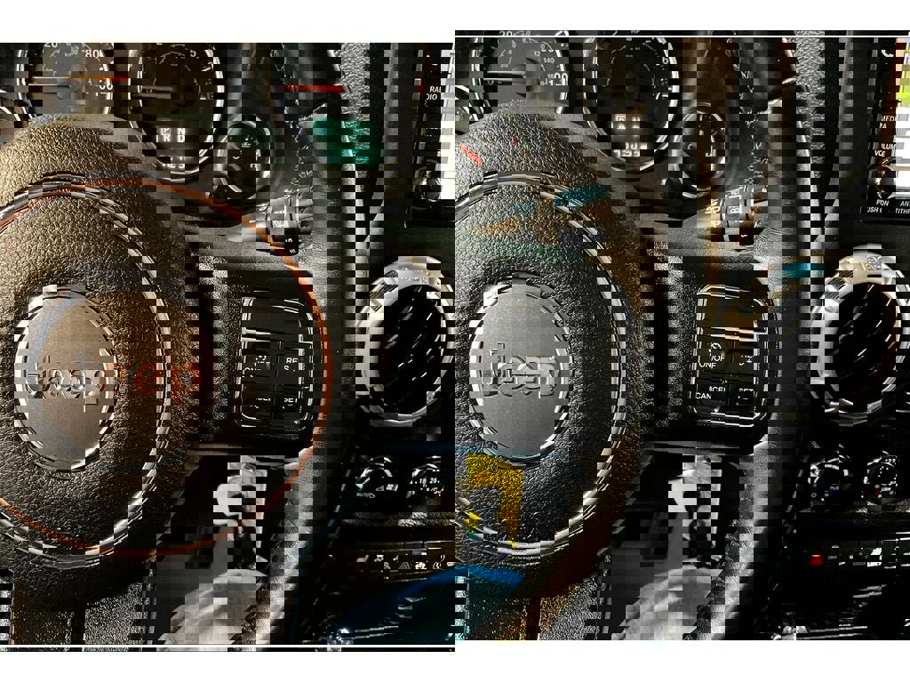 Used 2016 Jeep Wrangler Unlimited Sahara w/ Connectivity Group image 19