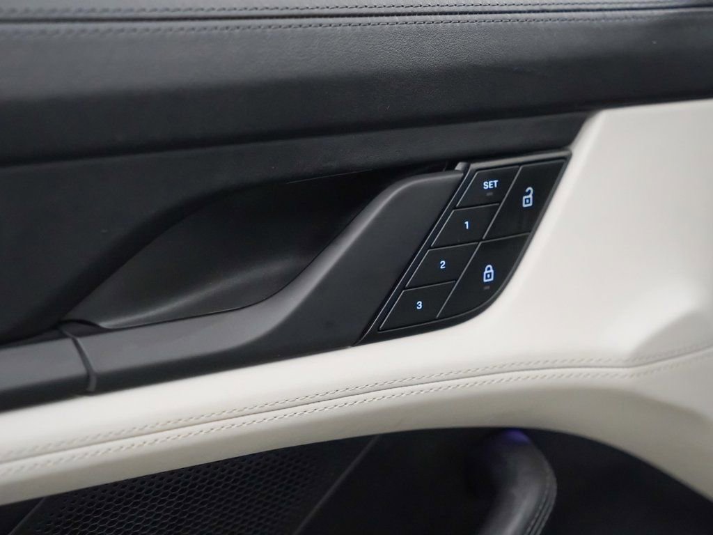 Certified 2022 Porsche Taycan 4S w/ Premium Package image 23