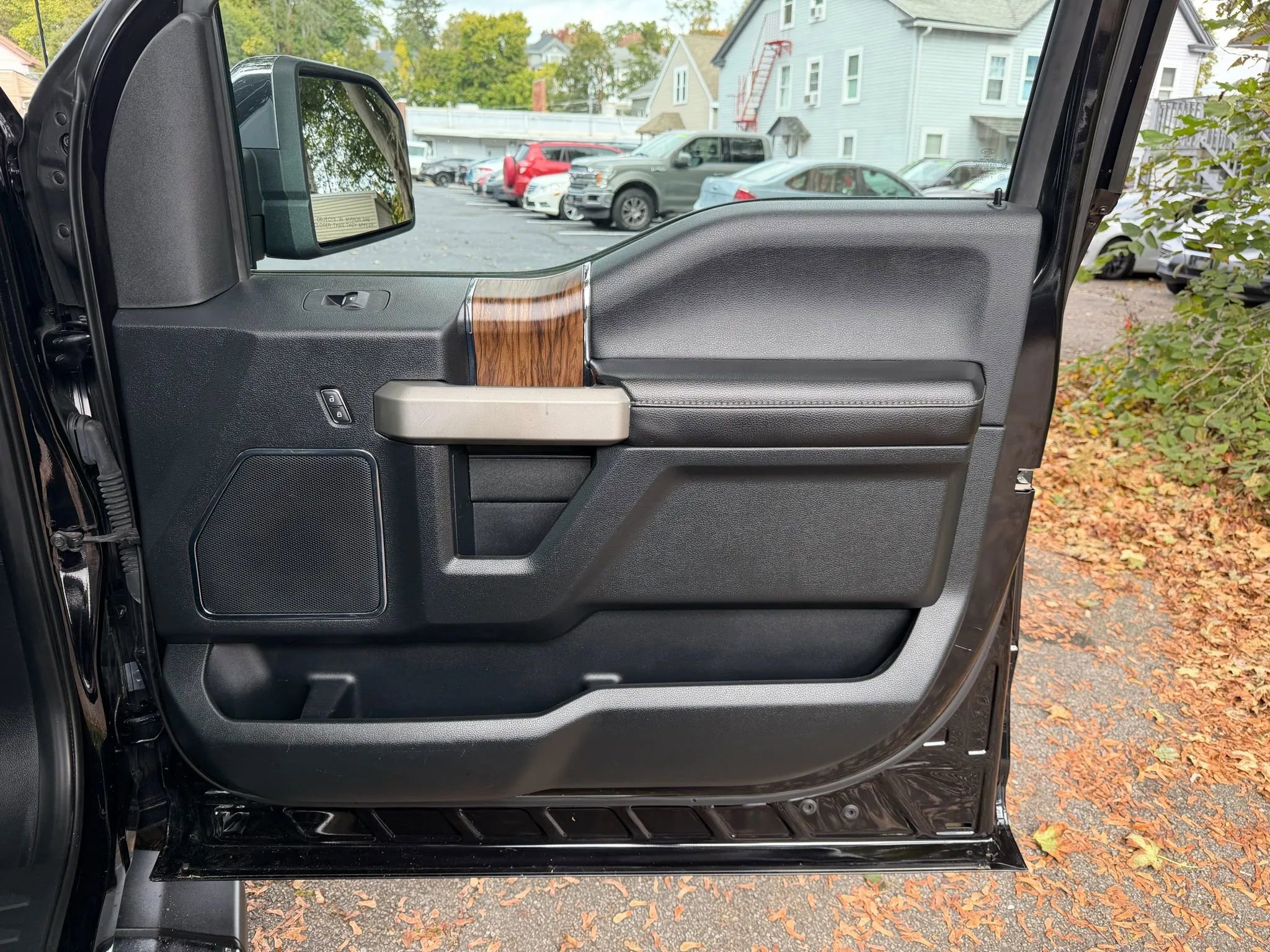 Used 2019 Ford F150 Lariat image 36