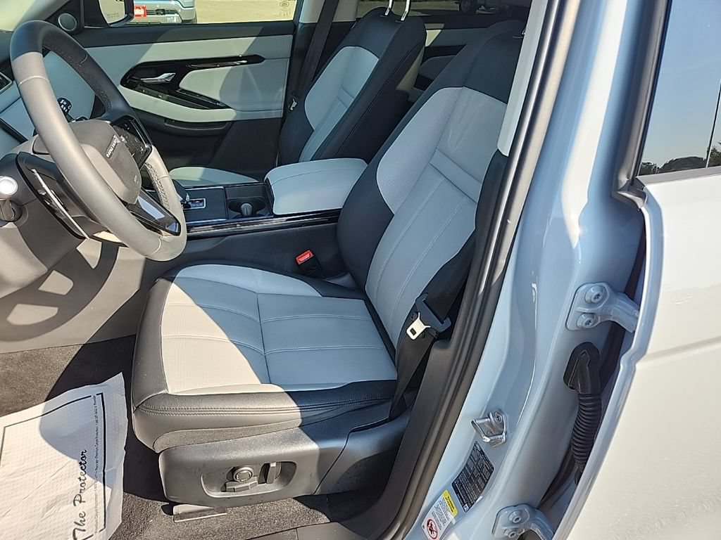 Used 2025 Land Rover Range Rover Evoque Dynamic SE AWD/4WD image 31